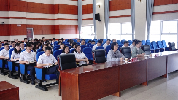 臺(tái)下用.jpg 臺(tái)下用.jpg